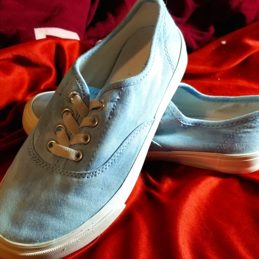 🎭3/$15🎭 Old Navy sneakers, powder blue, size 13